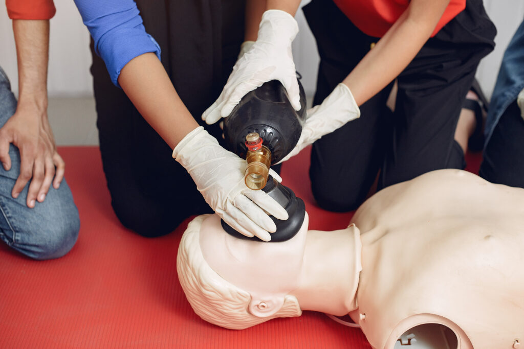 students of different nationalities learn to provide medical car